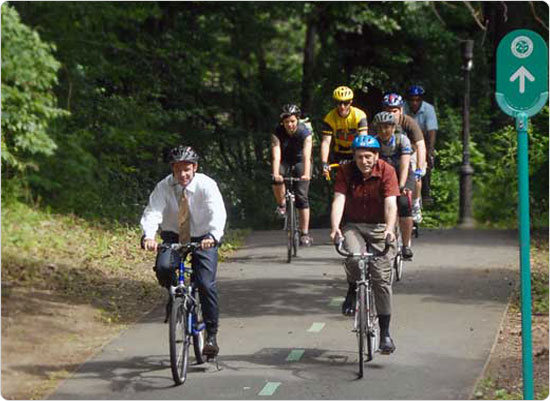 Bicyclists, including Parks Commissioner Adrian Benepe, ride a Greenway, June 25, 2007. Photo by Daniel Avila.