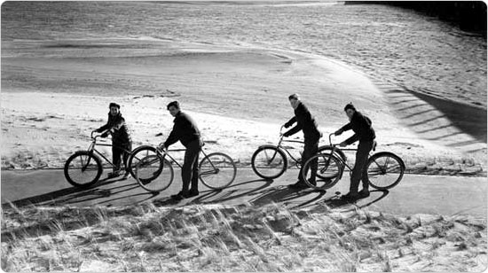 A group of teens enjoys the pedestrian path along the Belt Parkway at Jamaica Bay, December 20, 1941. Photo by Rodney McCay Morgan; Courtesy of Parks Photo Archive, Neg. 21133.