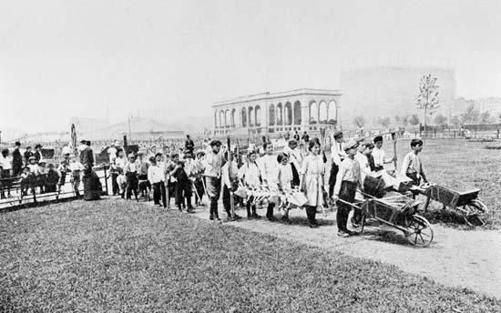 Children pitch in to help construct the garden at Thomas Jefferson Park, circa 1910. Source: 1910 Parks Department Annual Report.