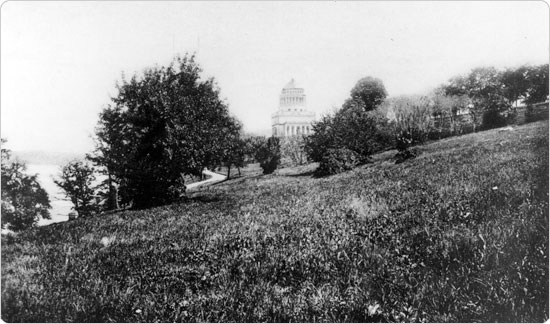 Riverside Park, looking north to Grant?s Tomb, circa 1898. Neg. AR201 Image of Riverside Park, looking north to Grant?s Tomb, circa 1898. Neg. AR201