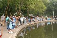 65296 07-11-03 Macys Fishing Contest3.jpg 