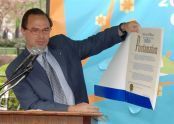 Commissioner Benepe displays the Mayoral Proclamation 