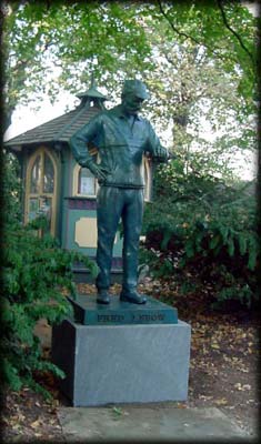 Photo of the Fred Lebow Statue in Central Park